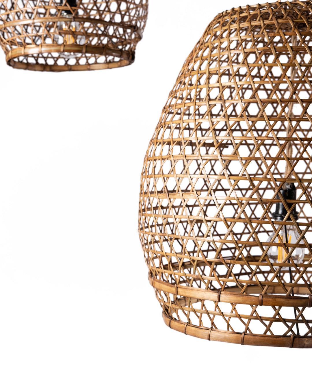 Lámpara colgante de techo de ratan natural Mawar.