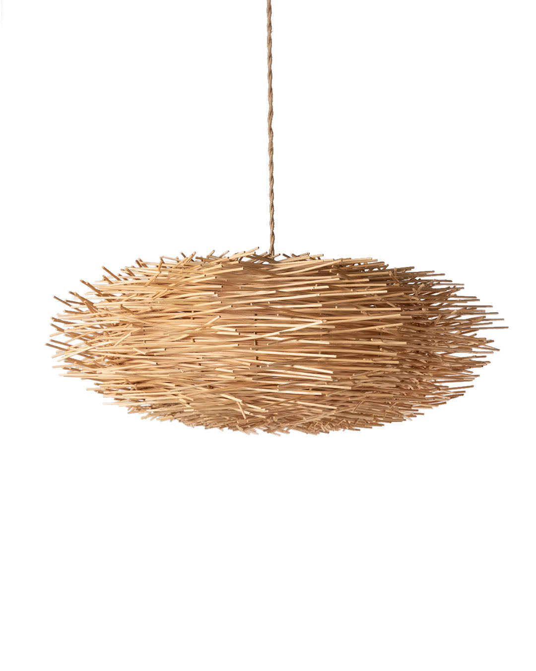 Lampara colgante de techo de ratán natural Soka con forma de nido.