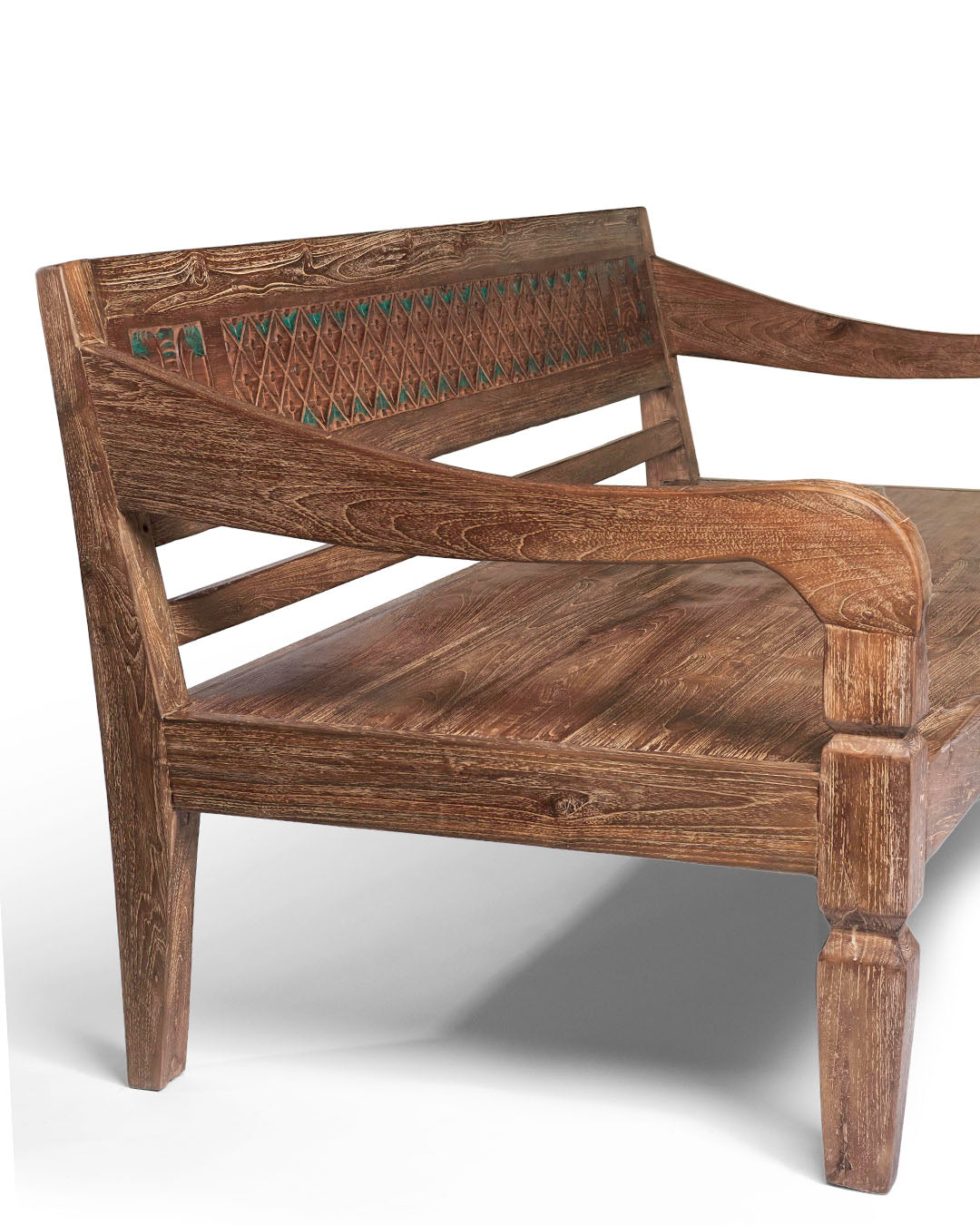 sofa de madera natural macizo de teca Batu Karas, tallado a mano con apoya brazos y respaldo, acabado natural, altura 85 cm largo 205 cm ancho 100 cm, fabricado en Indonesia