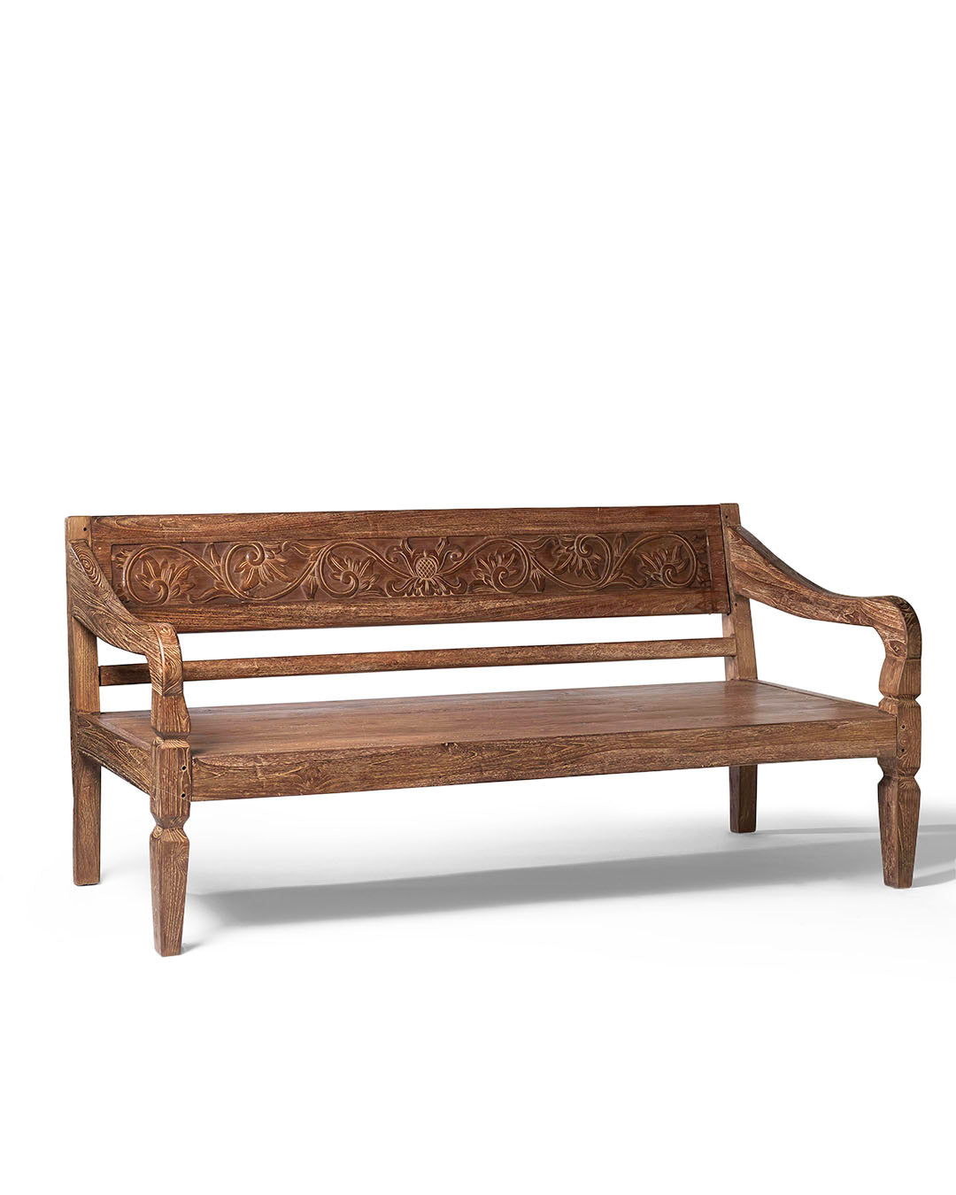sofa de madera natural macizo de teca Batu Karas, tallado a mano con apoya brazos y respaldo, acabado natural, altura 85 cm largo 205 cm ancho 100 cm, fabricado en Indonesia