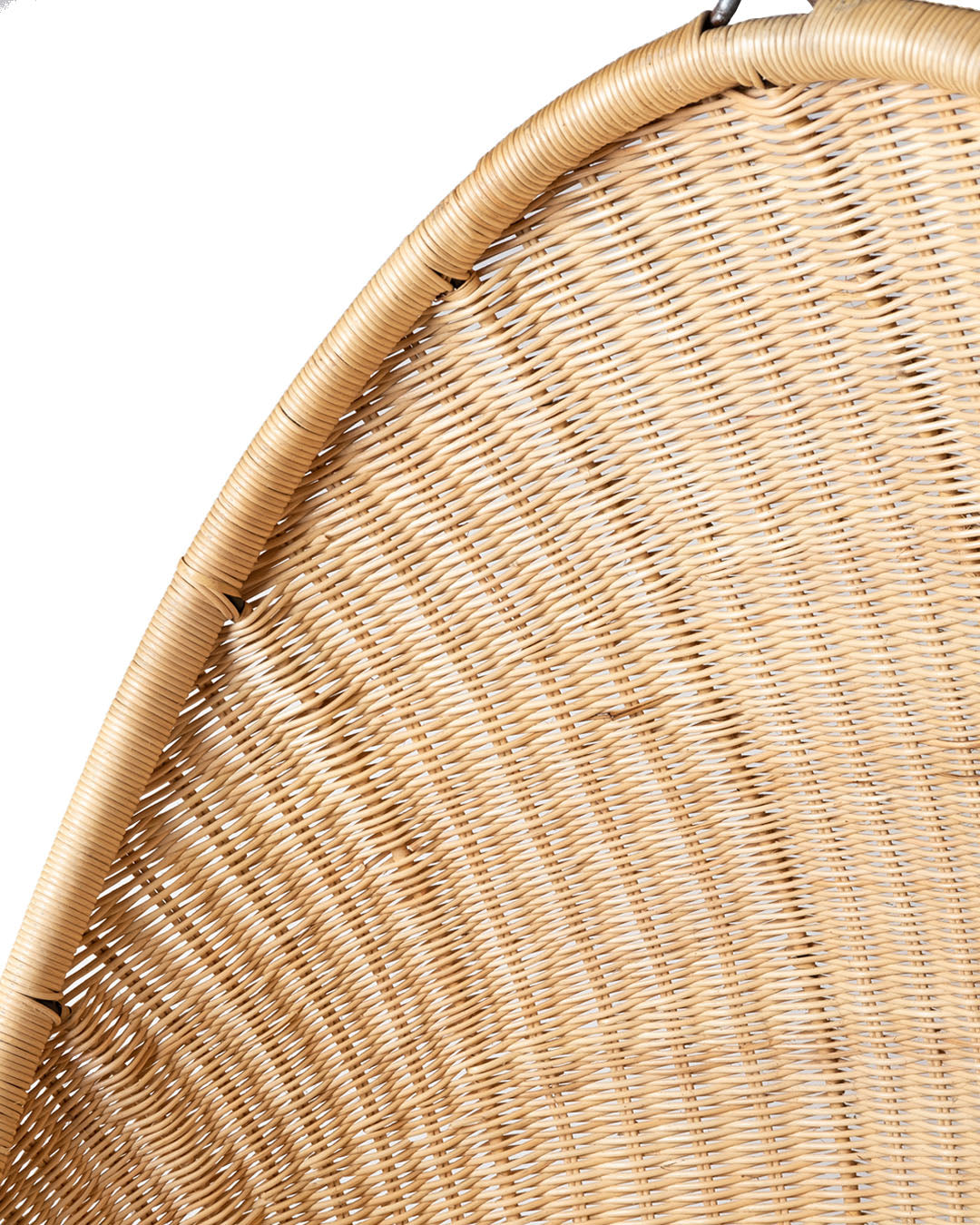 Silla colgante de jardín, huevo de ratán trenzado a mano, natural Kuwaru, de Indonesia.