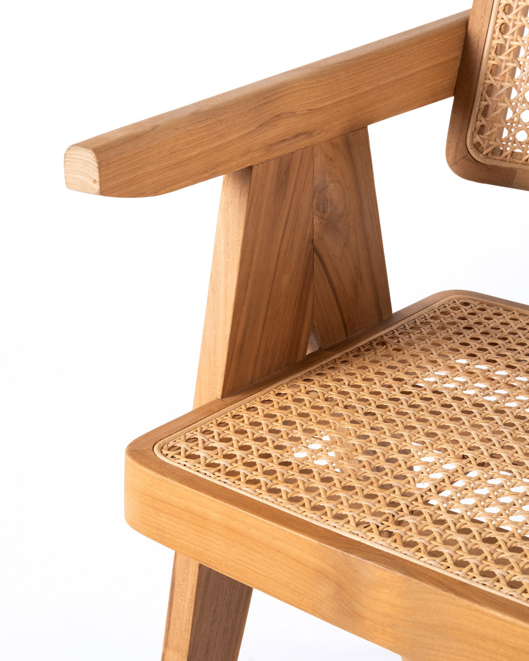 Sillón individual madera maciza natural teca y ratán natural trenzado Bacan con apoya brazos, hecho a mano con acabado natural, fabricado en Indonesia