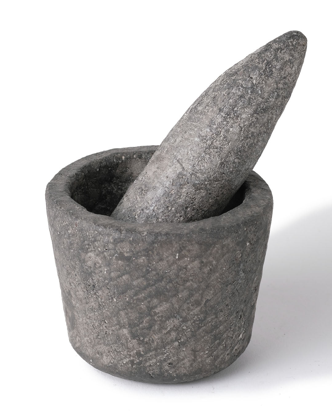 Mortero de cocina de piedra de rio natural Kepajen con palo machacador de molienda, esculpido a mano, disponible en 2 medidas, origen Indonesia