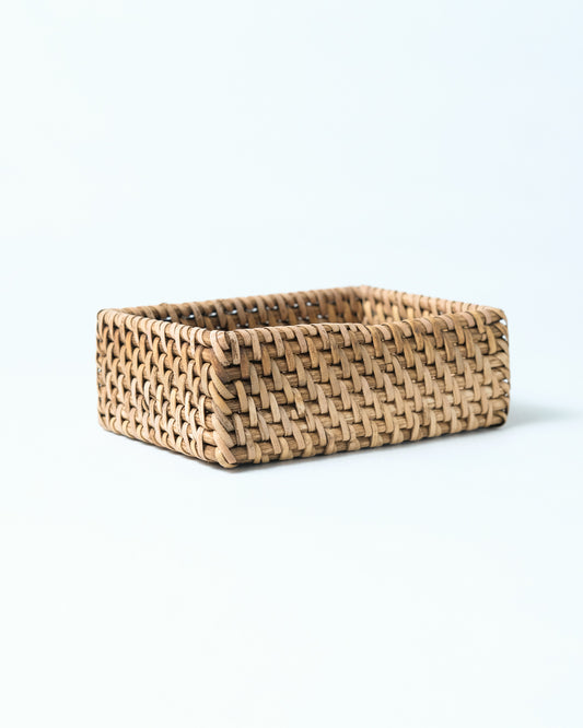 cesta organizadora de ratán natural Bacan rectangular, hecho a mano con acabado natural,  altura 4 cm largo 11 cm profundidad 7,5 cm, fabricado en Indonesia