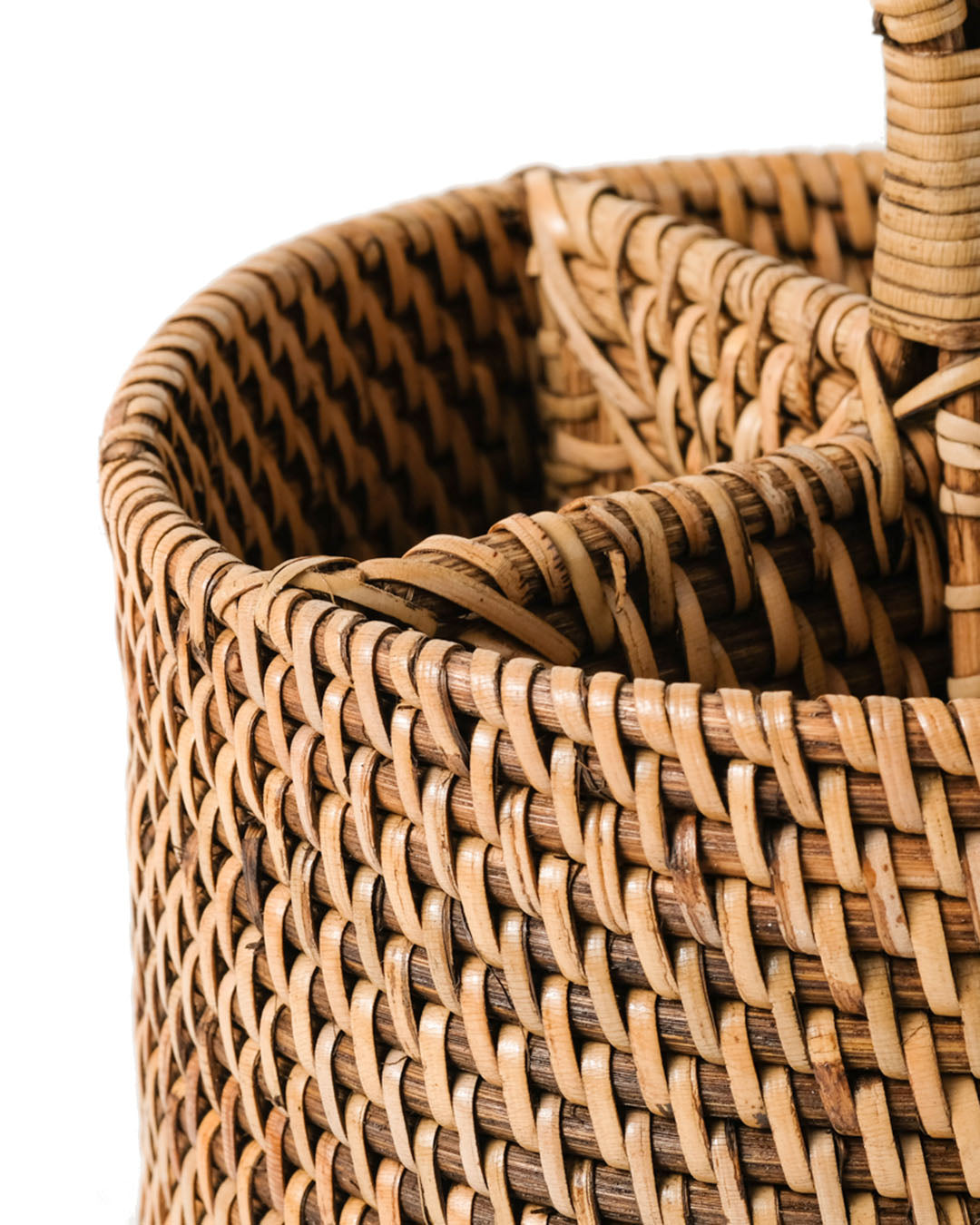 Organizador cesto portacubiertos de ratán 100% natural Banten redondo con agarre para transportar a la mesa, hecho a mano con acabado en blanco o natura, altura 28 cm diámetro 18 cm, fabricado en Indo nesia