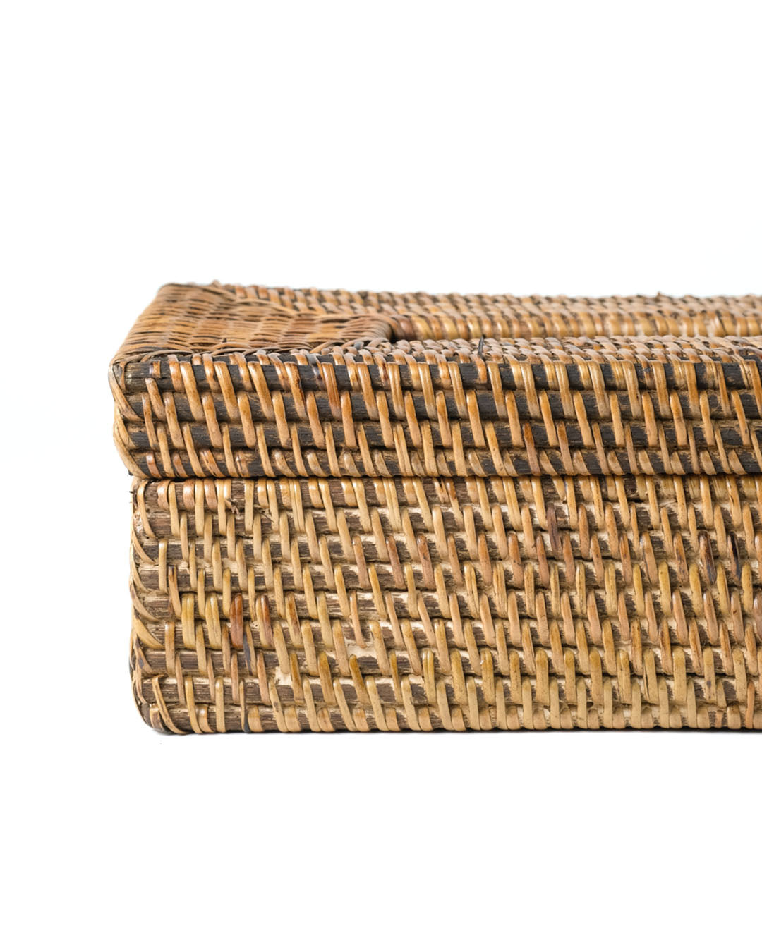 Porta Tissue Pantai Carita de ratán hecho a mano en Indonesia, Dos colores disponibles altura 8 cm largo 27 cm profundidad 14 cm