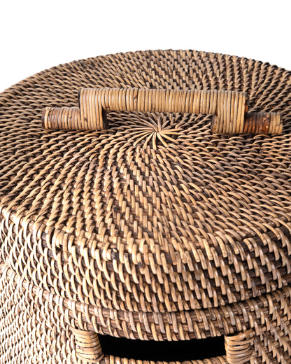 Cesto de ratán 100% natural Weh Island decorativo con asas y tapa con agarre, hecho a mano con fibras naturales y acabado natural de forma cilíndrica, altura 53 cm diámetro 30 cm, fabricado en Indonesia