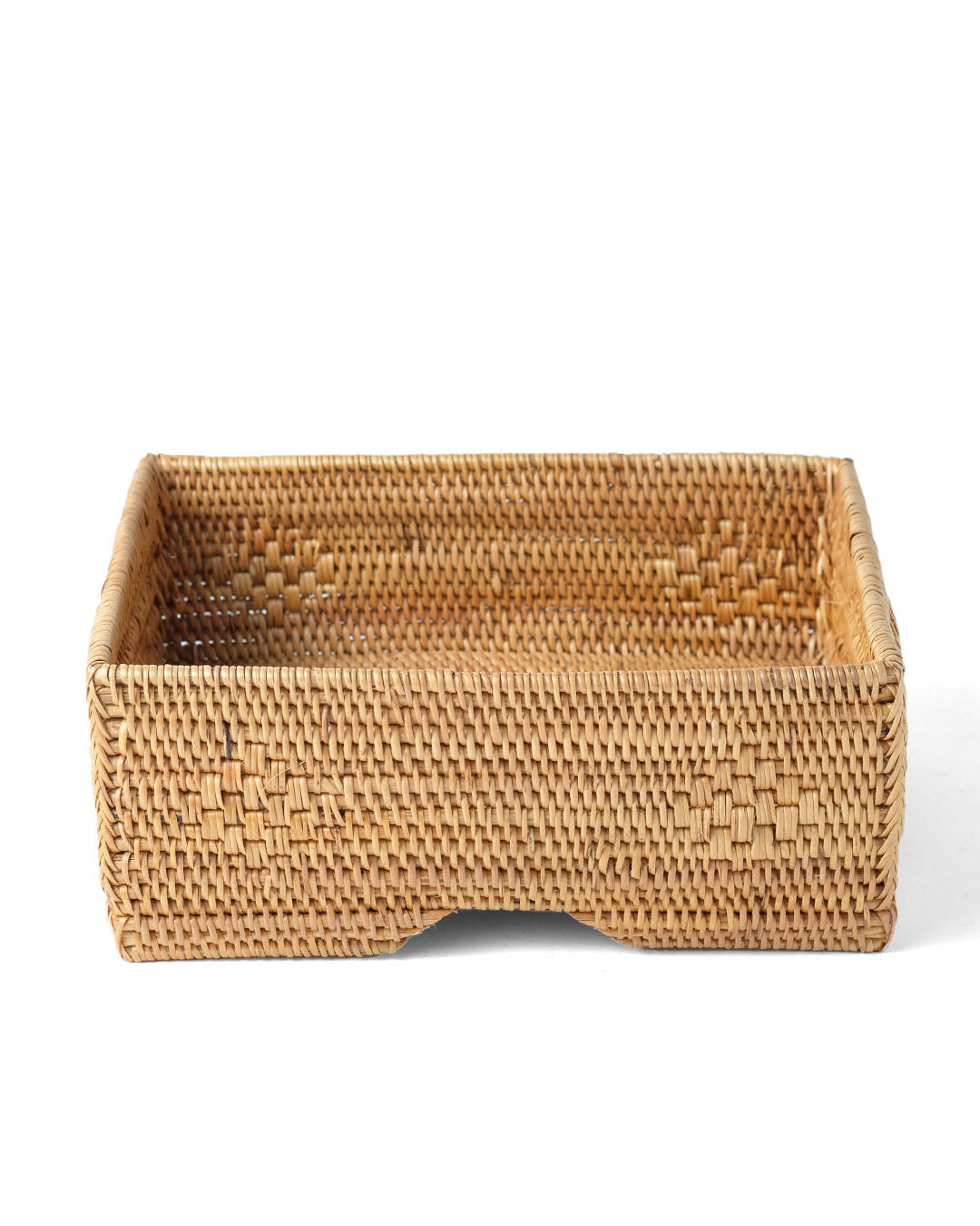 Servilletero decorativo Sumedang de ratán natural echo a mano en Indonesia, altura 8 cm largo 20 cm profundidad 16 cm.