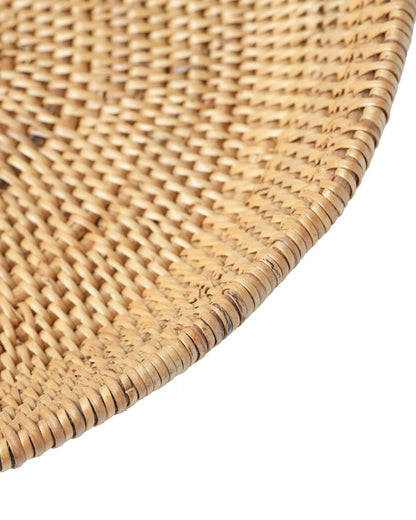 bandeja decorativa de ratán 100% natural de Halus Penkabaru redonda con forma de flor, hecho a mano por artesanos, acabado natural  con 24 cm de diámetro, fabricado en Indonesia