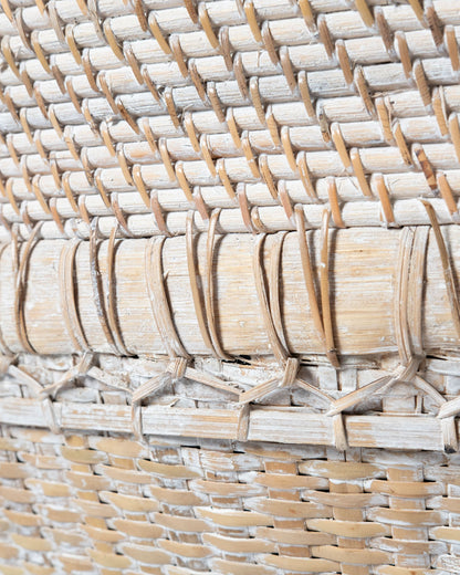 Cesto de ratán 100% natural Gigante Rangkasbitung decorativo con asas y tapa, hecho a mano acabado blanco con base de madera y trenzados diferentes, 110 de altura x 100 de diámetro, fabricado en Indonesia
