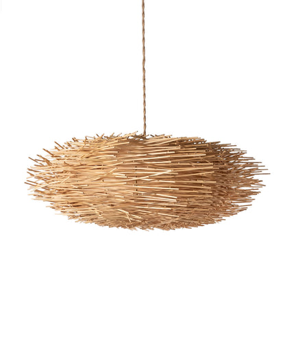 Lampara colgante de techo de ratán natural Soka con forma de nido, hecha a mano con acabado natural, altura 35 cm diámetro 70 cm, origen Indonesia