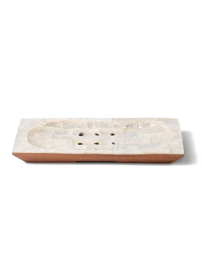 Jabonera de nácar  y madera natural con drenaje Irian Jaya rectangular, hecha a mano con acabado blanco, largo 14 cm ancho 7,5 cm, fabricado en Indonesia