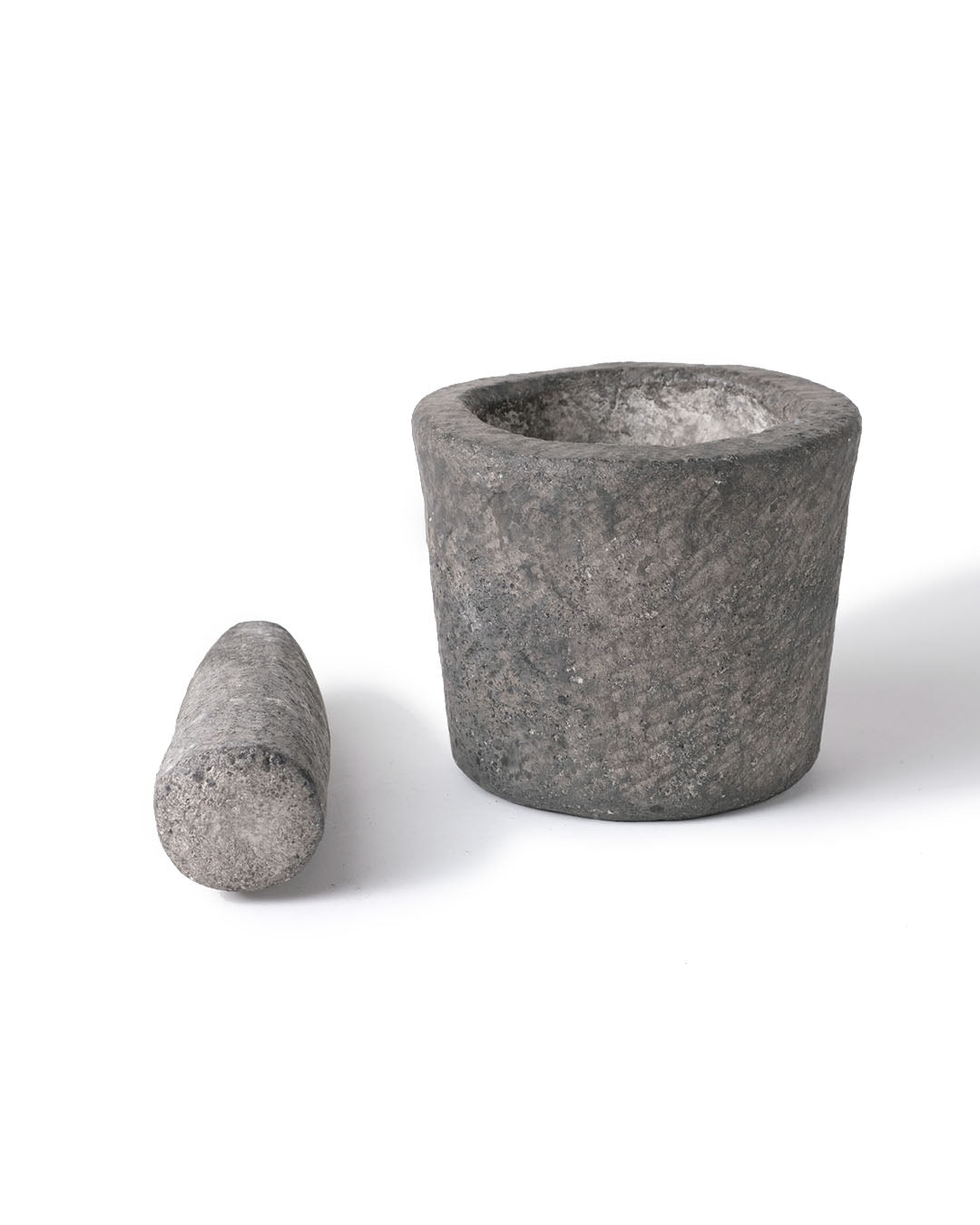 Mortero de cocina de piedra de rio natural Kepajen con palo machacador de molienda, esculpido a mano, disponible en 2 medidas, origen Indonesia