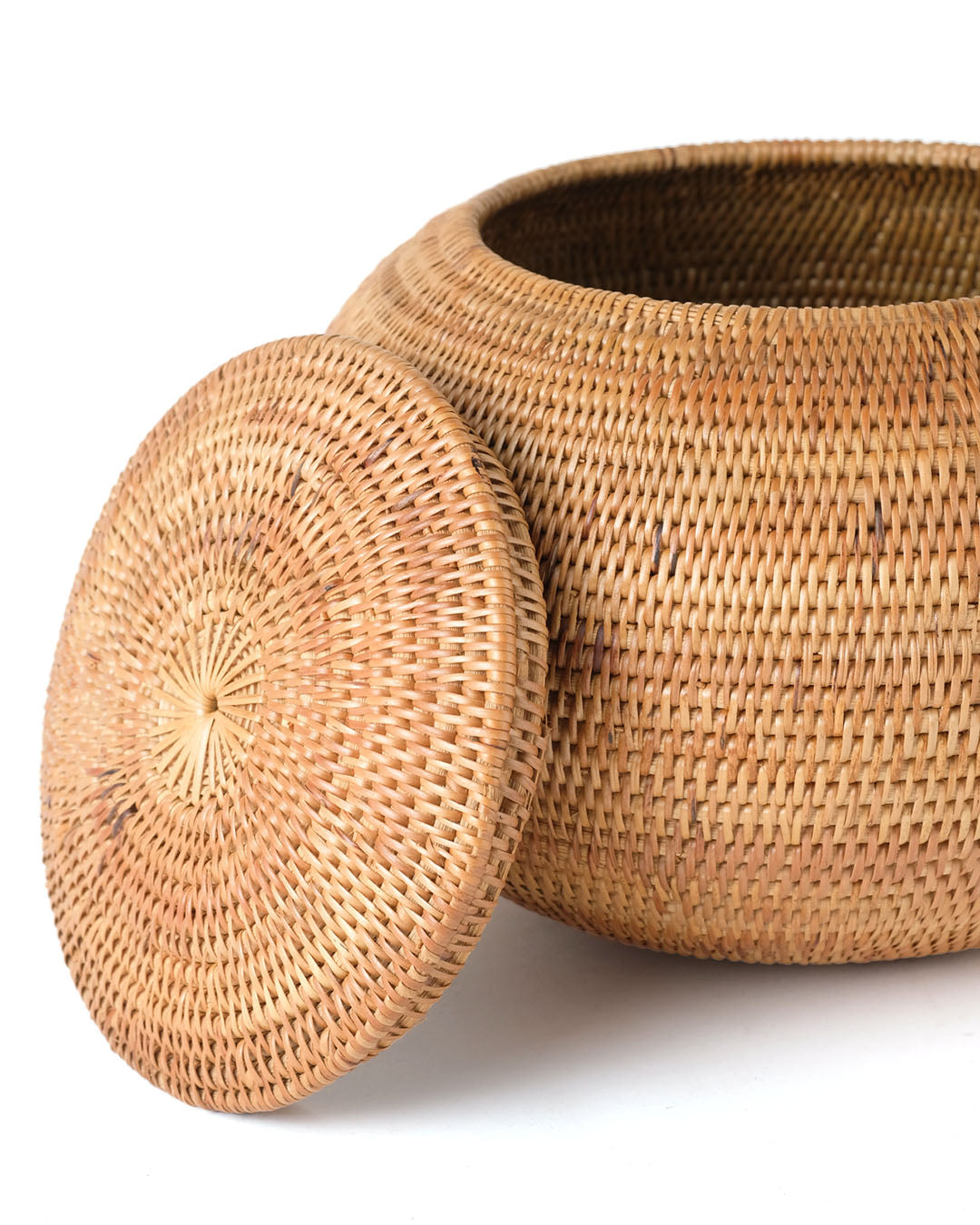 Sumbawa rattan bowl with lid