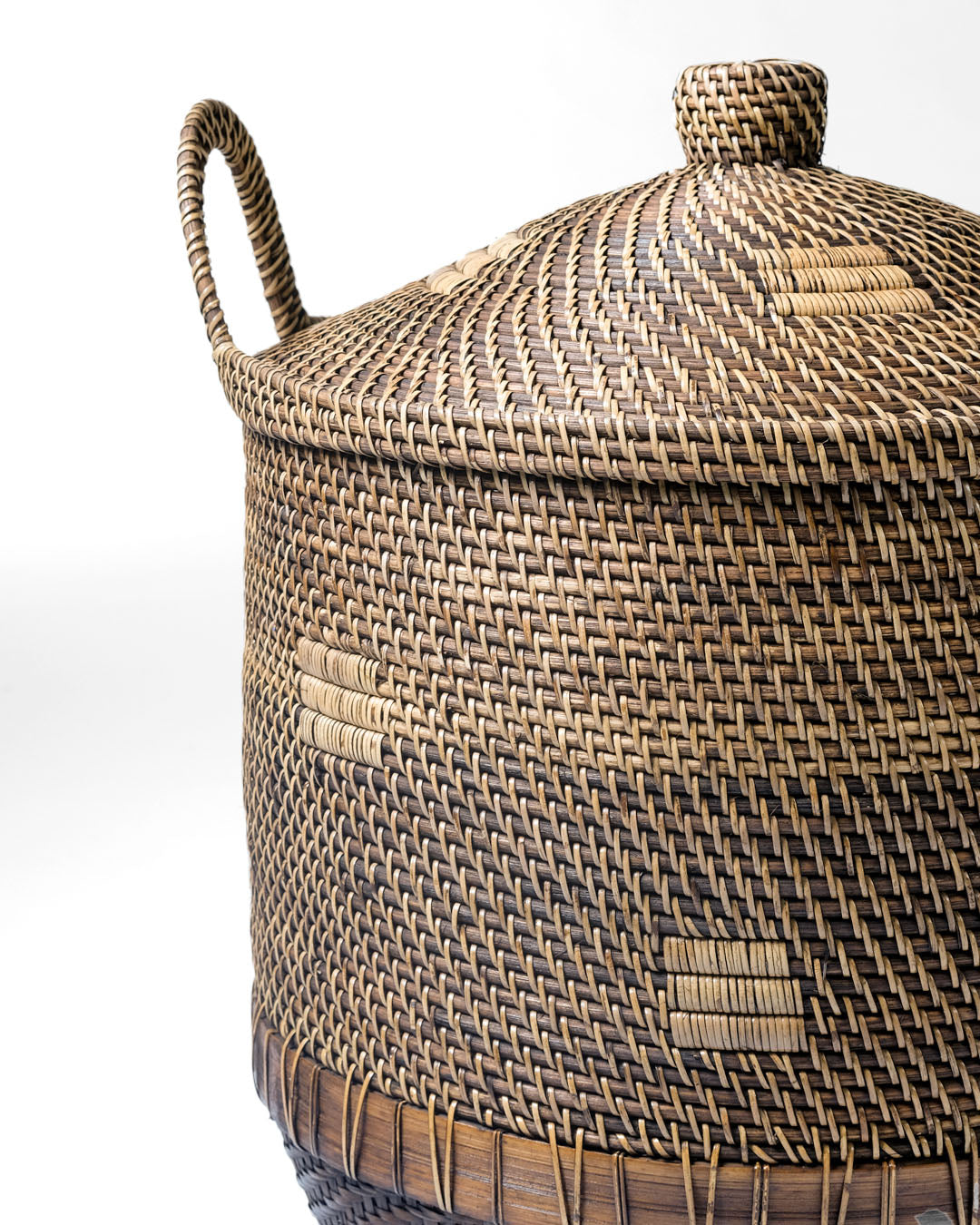 Sumba rattan basket with lid 52 H