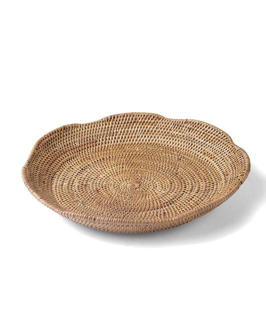 bandeja decorativa de ratán 100% natural de Halus Penkabaru redonda con forma de flor, hecho a mano por artesanos, acabado natural  con 24 cm de diámetro, fabricado en Indonesia