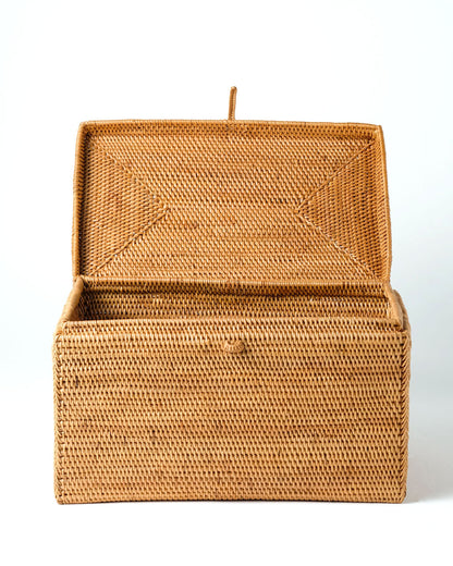 Caja de ratán 100% natural Halus Tidore decorativa rectangular con tapa y traba, tejido a mano, acabado natural,  altura 14 cm largo 16 cm profundidad 25 cm, fabricado en Indonesia